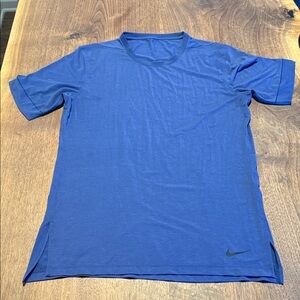 NIKE Dri-Fit Tee- L